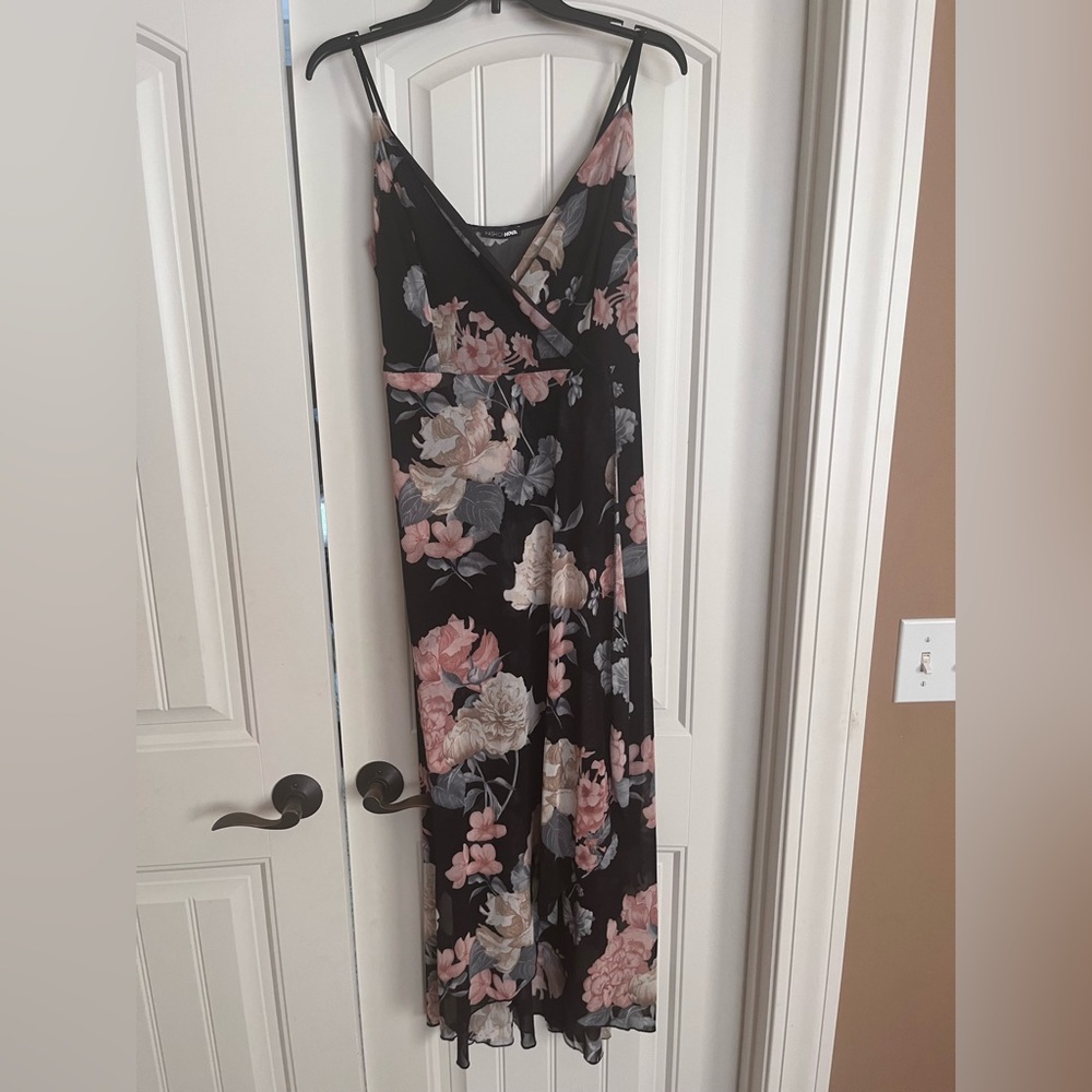 Black sleeveless maxi floral dress
